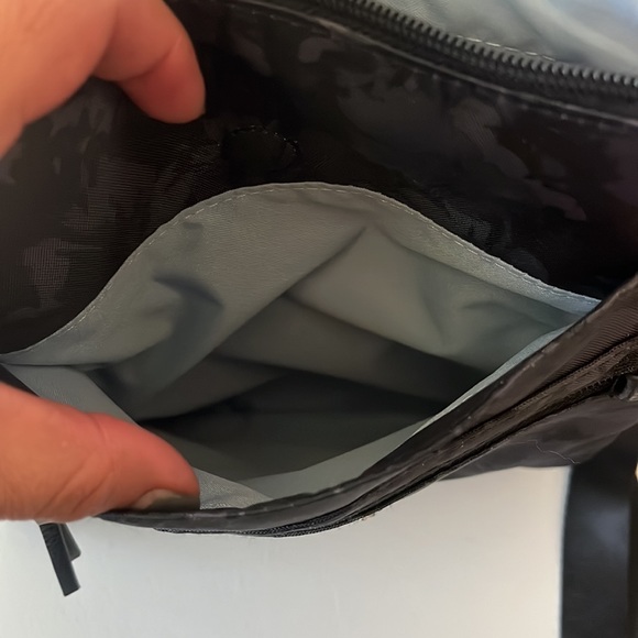 BAGGALLINI New Classic Go Bagg - Onyx Floral - includes RFID phone wristlet. - Picture 11 of 16